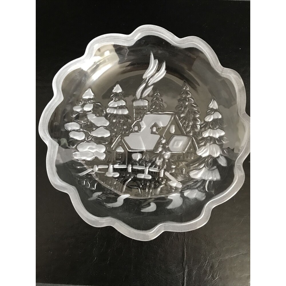 Mikasa  Celebrations Winter Wonderland/Cabin/Etched Dish - Picture 4 of 5